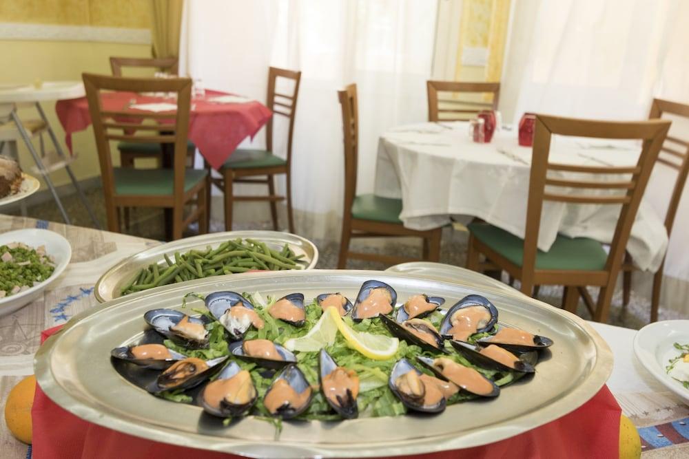 Hotel Giannella Римини Экстерьер фото