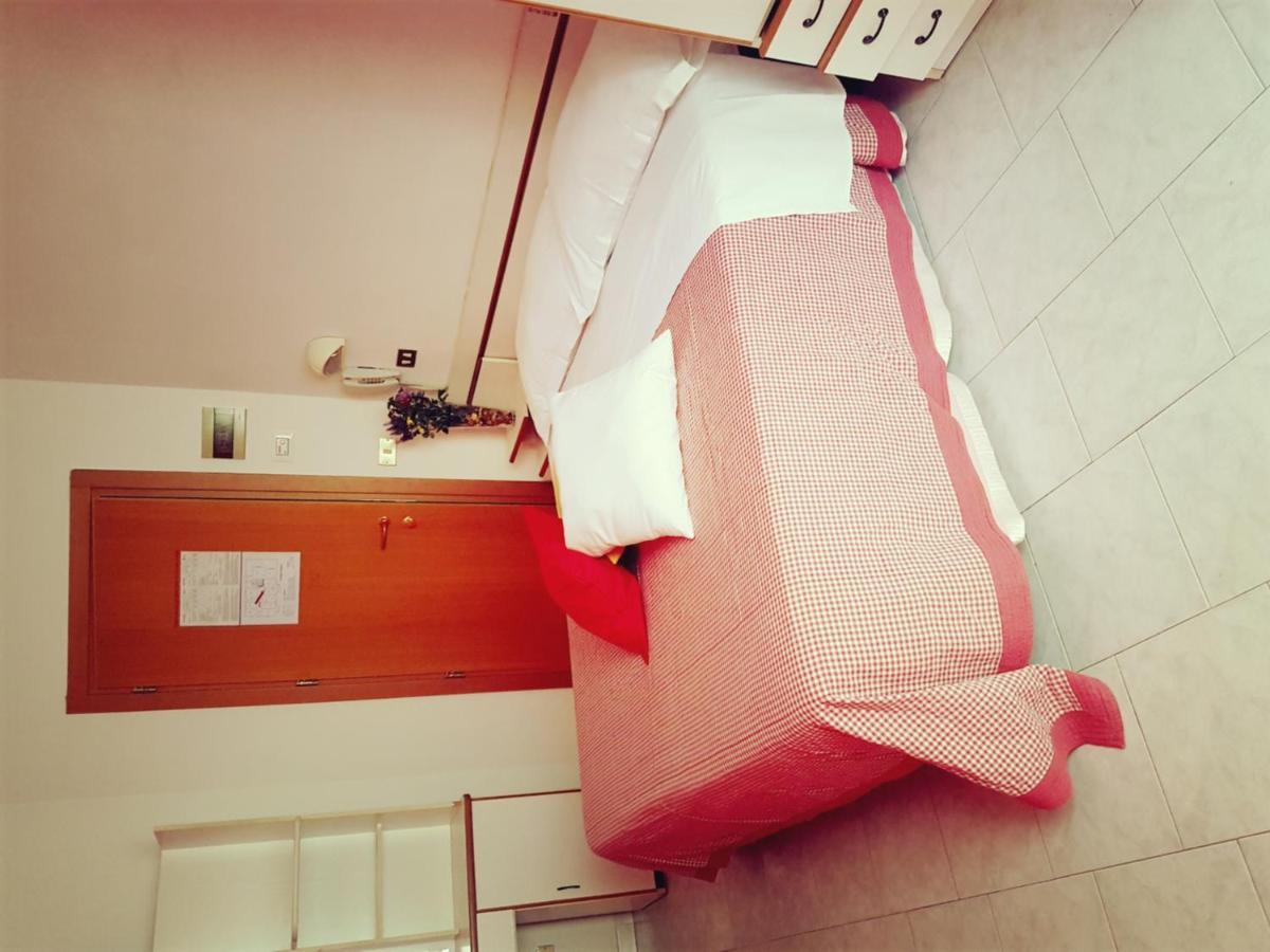 Hotel Giannella Римини Экстерьер фото