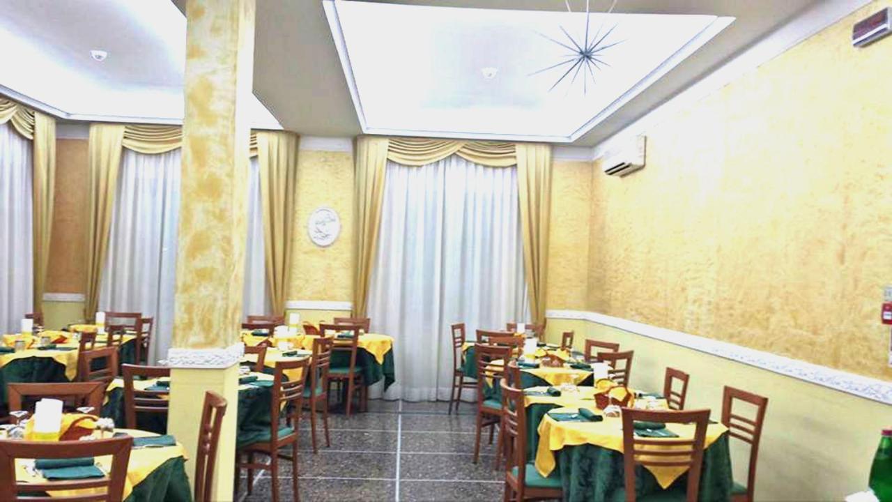 Hotel Giannella Римини Экстерьер фото