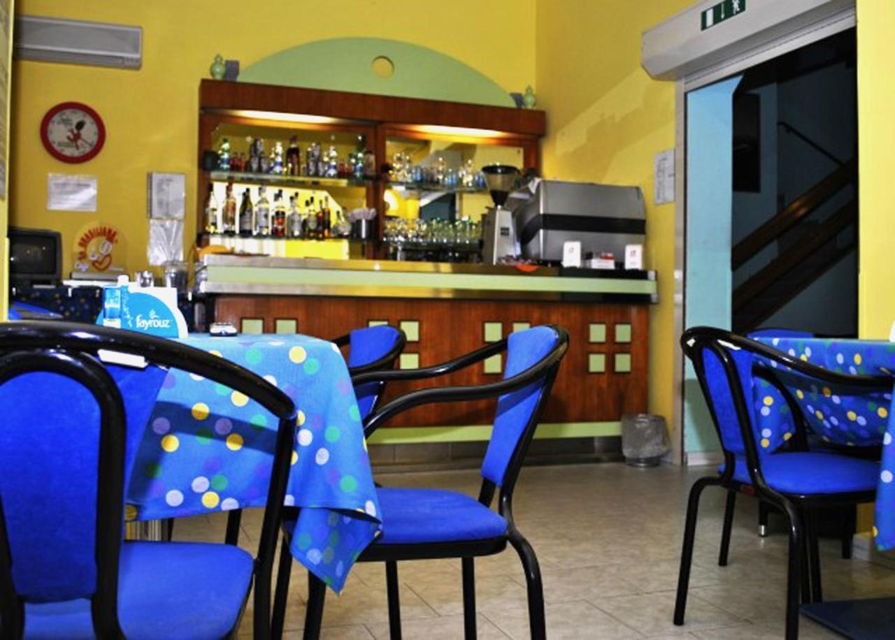 Hotel Giannella Римини Экстерьер фото