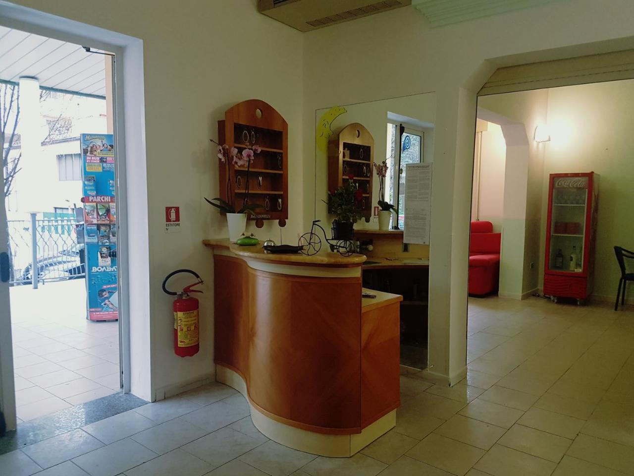 Hotel Giannella Римини Экстерьер фото