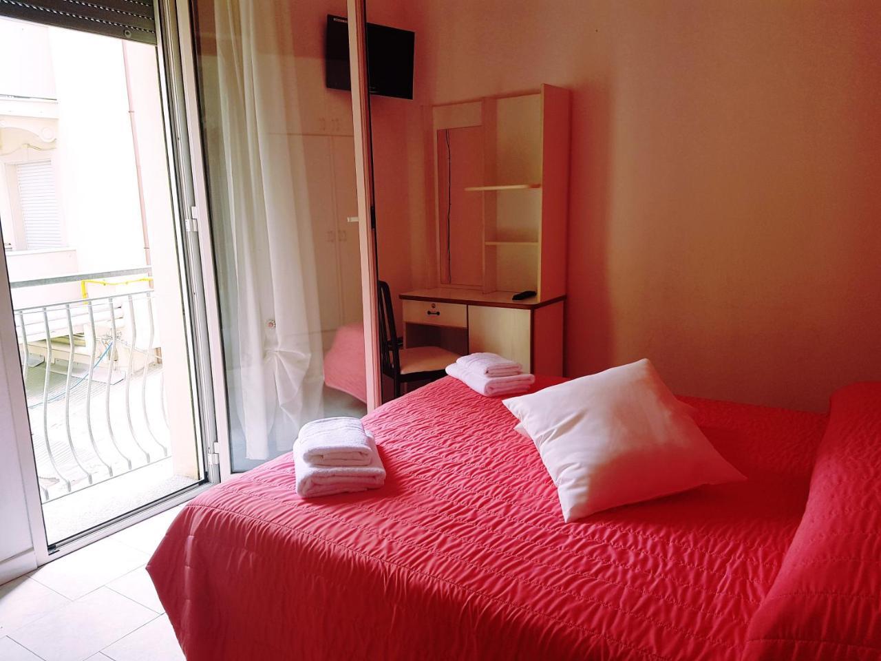 Hotel Giannella Римини Экстерьер фото
