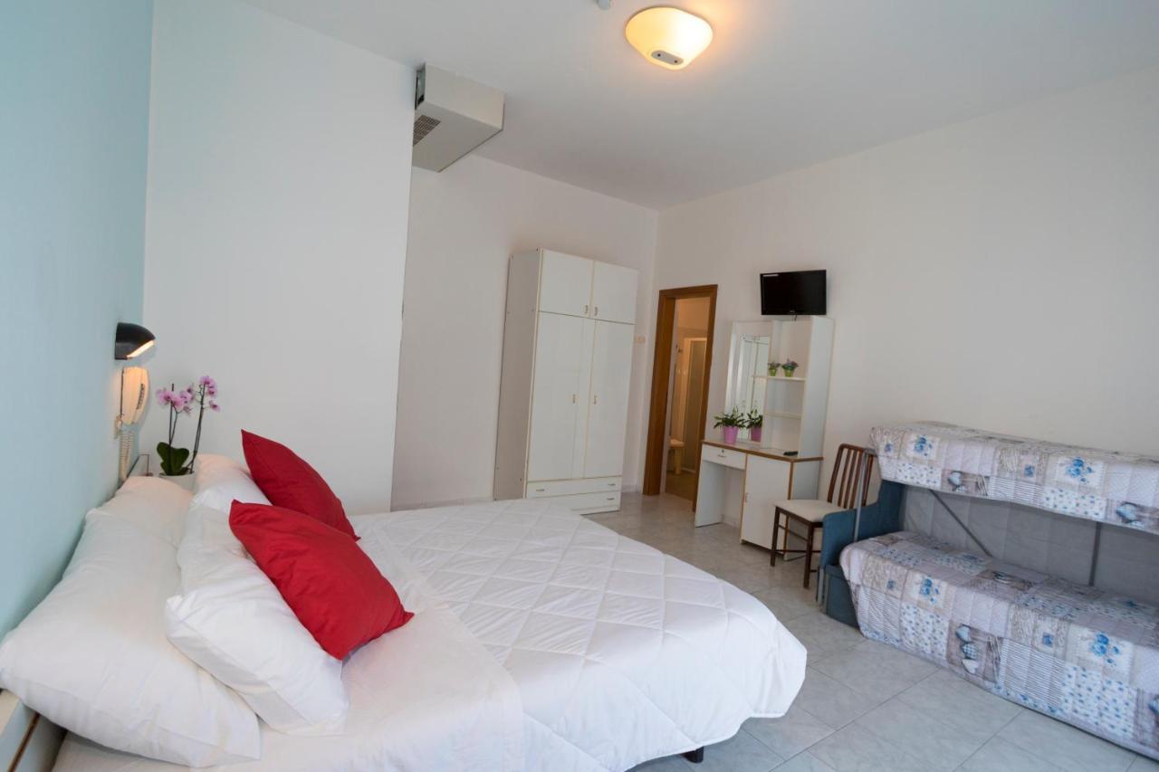 Hotel Giannella Римини Экстерьер фото
