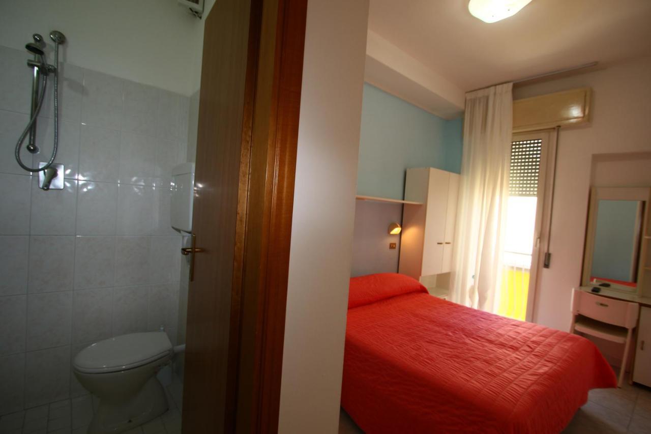 Hotel Giannella Римини Экстерьер фото