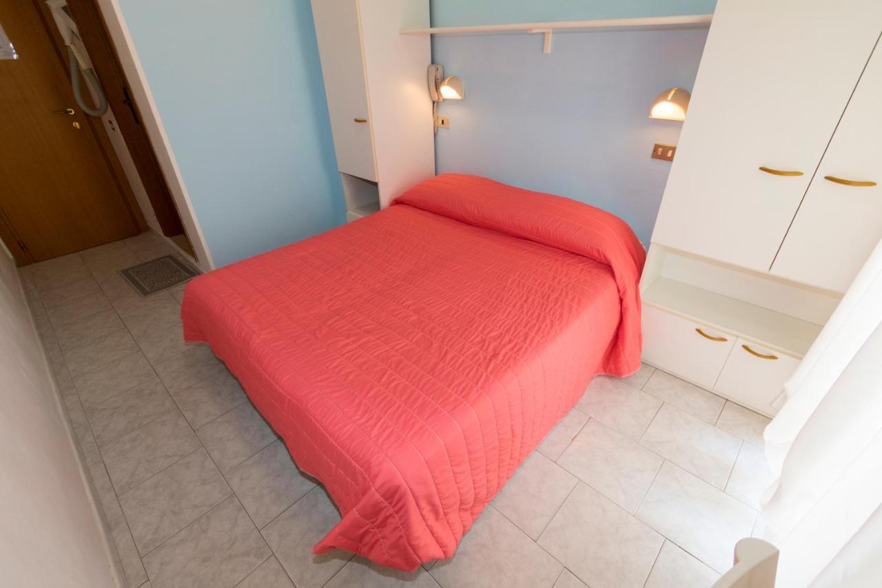 Hotel Giannella Римини Экстерьер фото