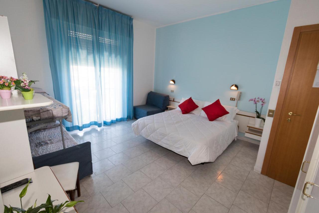 Hotel Giannella Римини Экстерьер фото